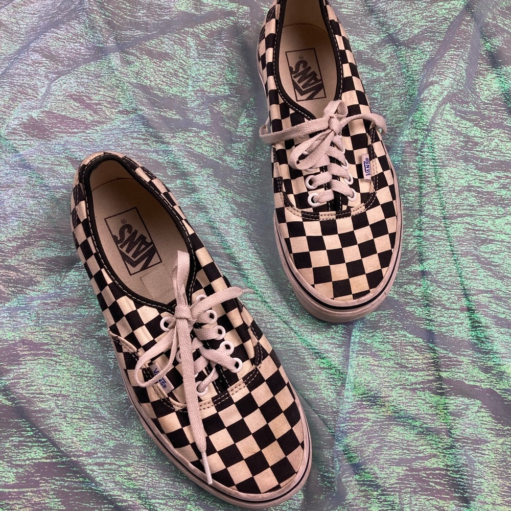 ✨Skate Witch lace up checkered low top vans✨